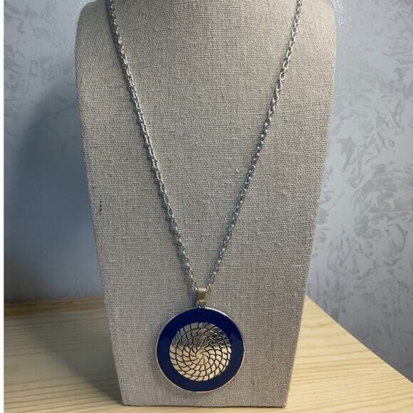 Silver Tone Chain Necklace Round Blue Swirl Pendant - Picture 1 of 4